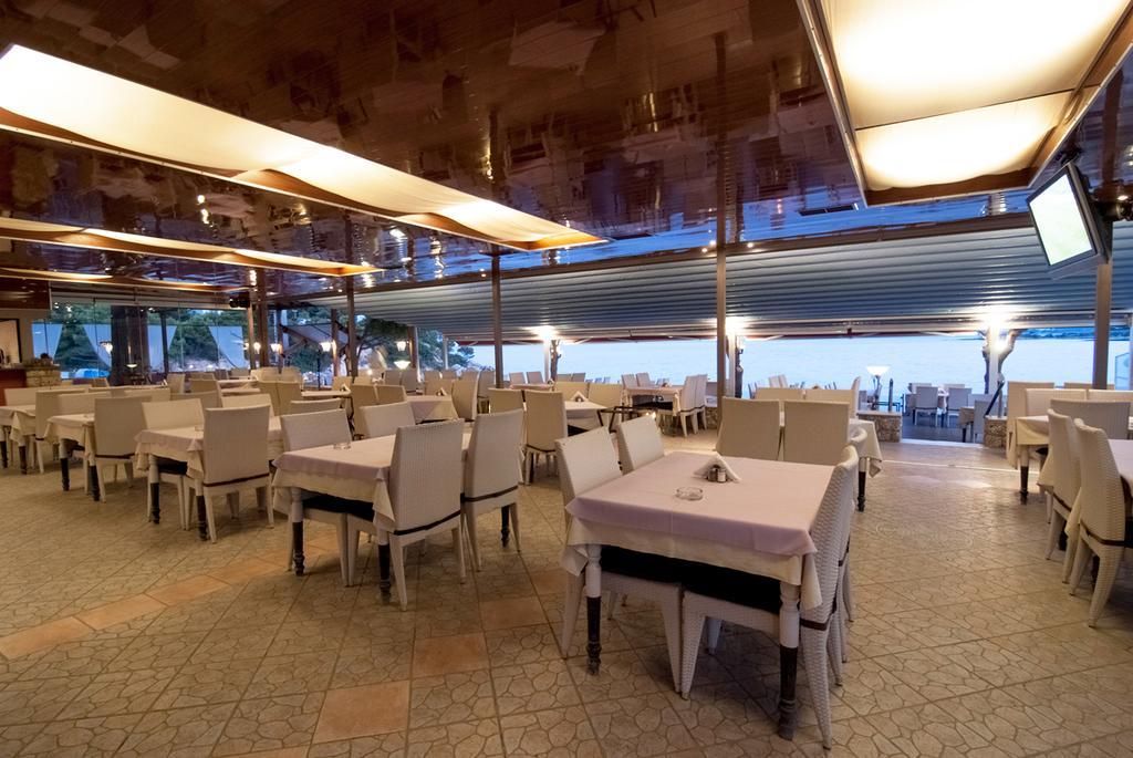 Epavlis Beach Resort Porto Heli Exterior photo