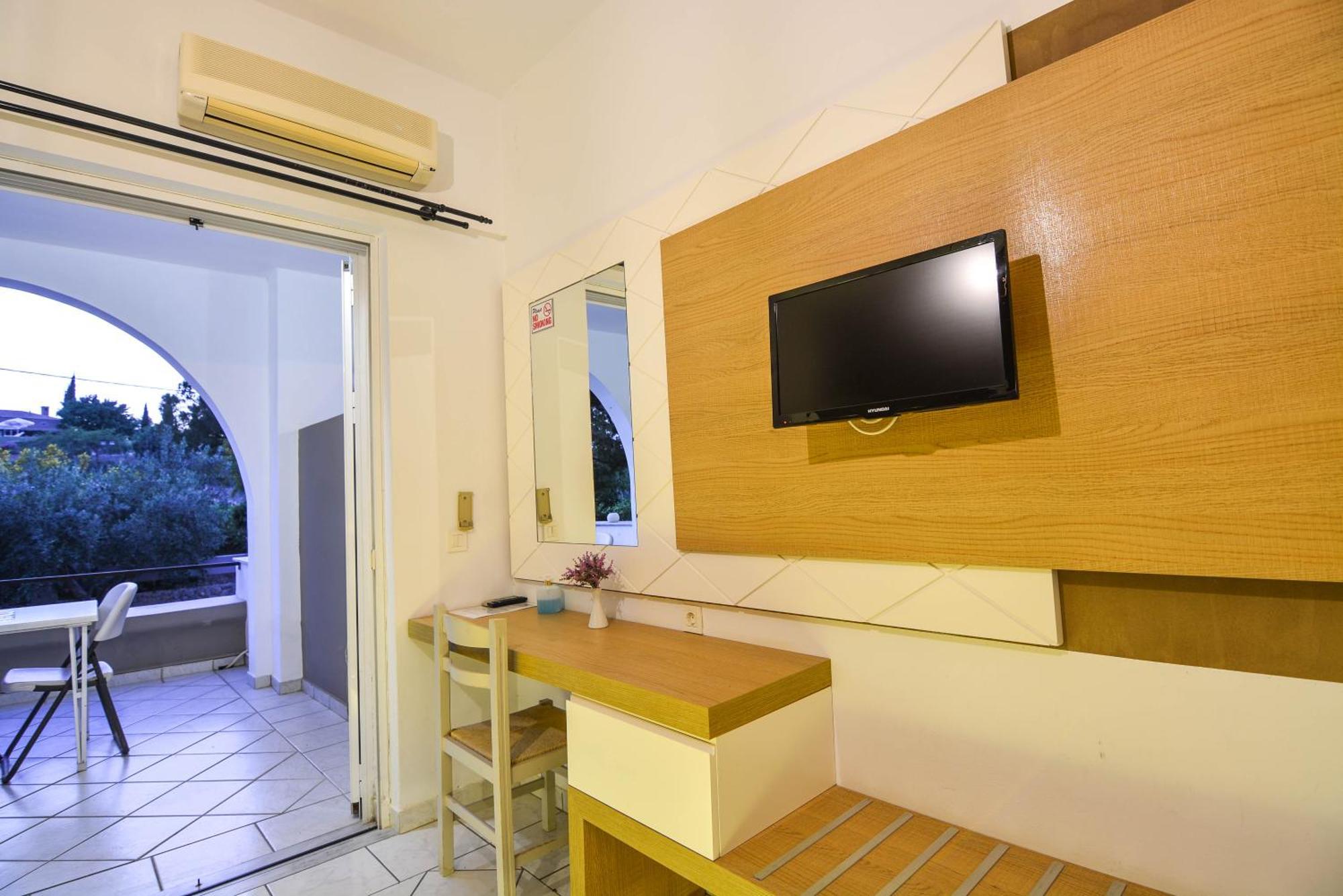 Epavlis Beach Resort Porto Heli Exterior photo