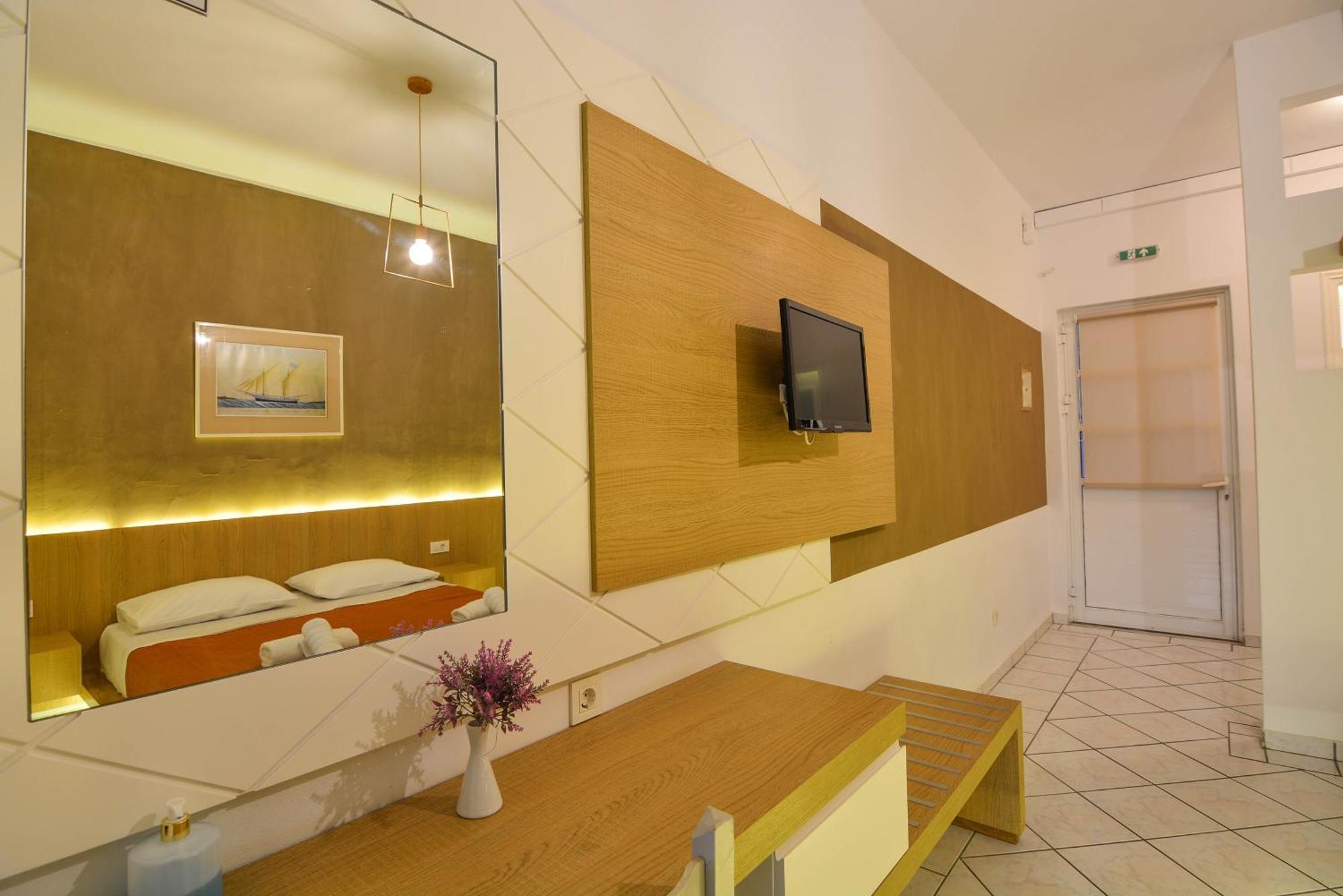 Epavlis Beach Resort Porto Heli Exterior photo