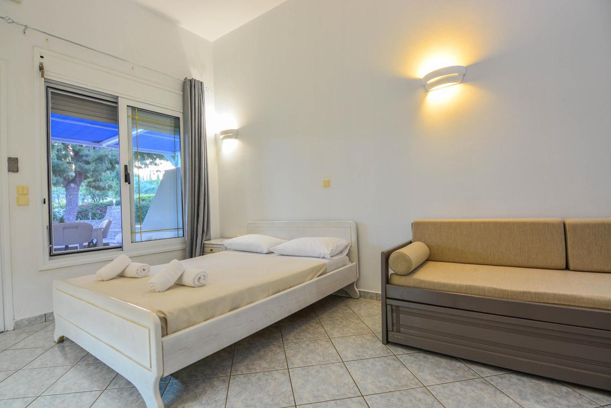 Epavlis Beach Resort Porto Heli Exterior photo