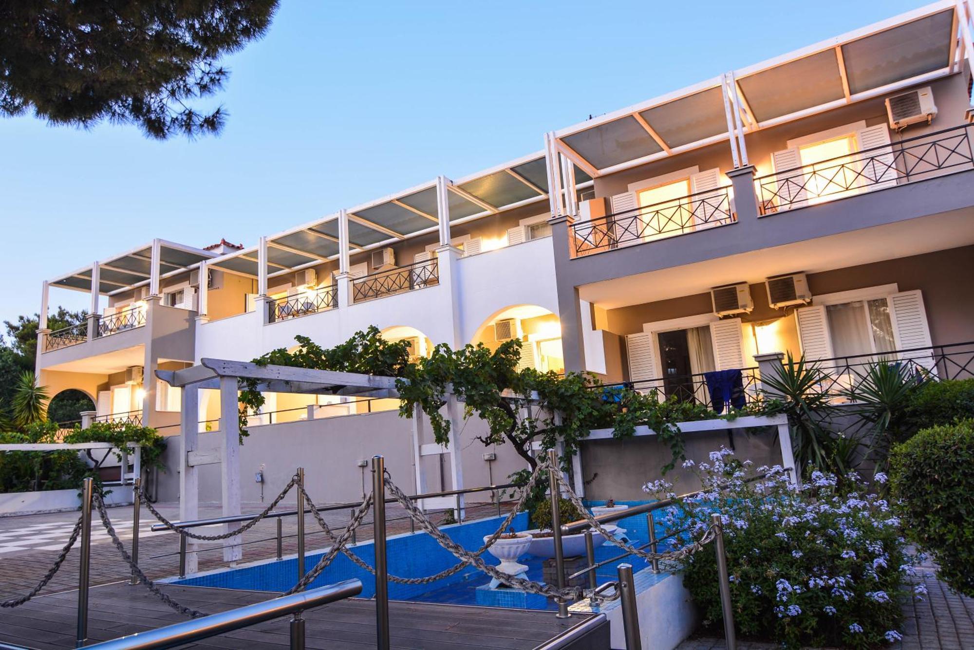 Epavlis Beach Resort Porto Heli Exterior photo