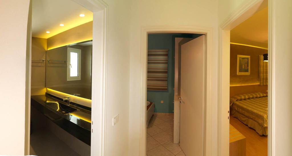 Epavlis Beach Resort Porto Heli Exterior photo